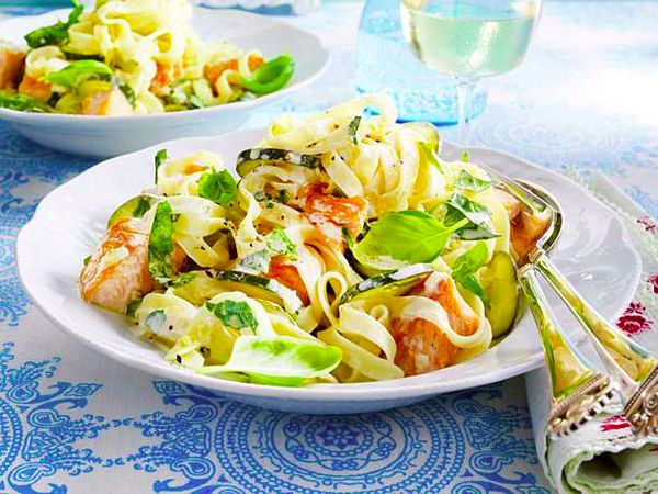 Bandnudeln mit Lachs-Frischkäse-Soße