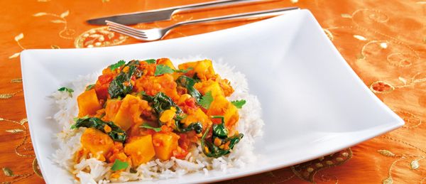 Süßkartoffel-Curry mit Linsen und Spinat